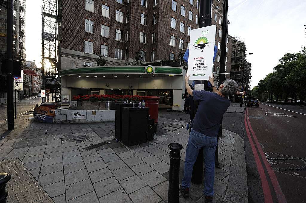 „Closed. Moving beyond petroleum“