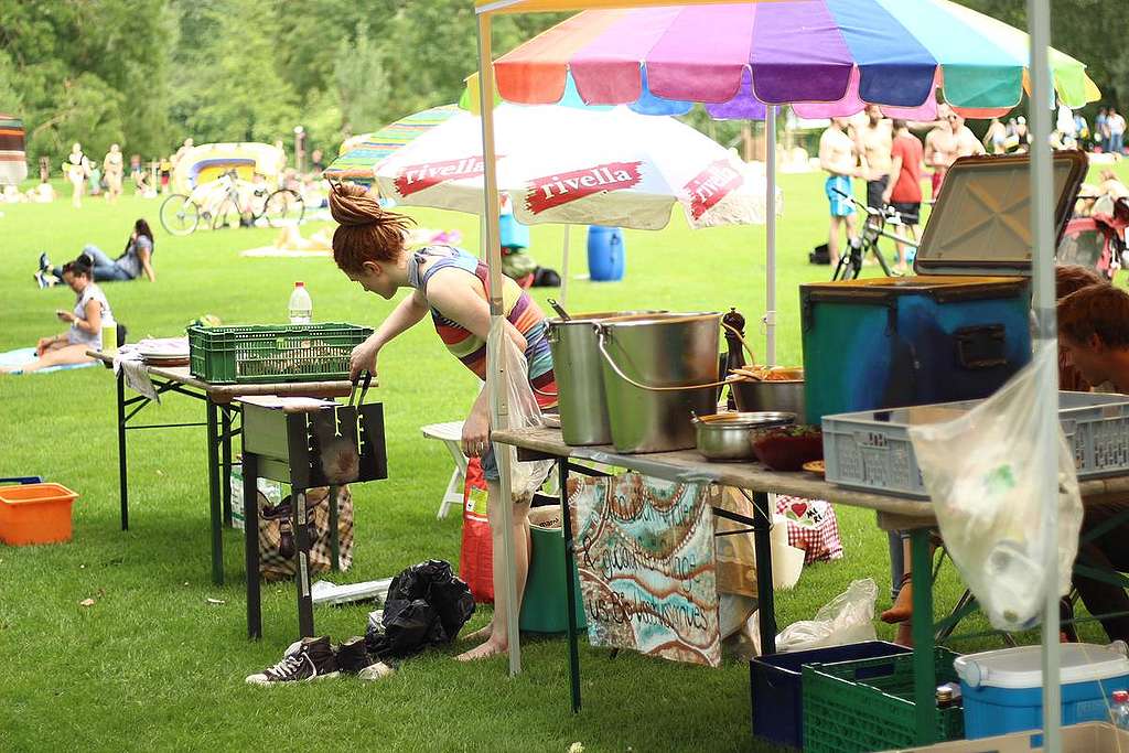 Regional Group Hosts Vegan Picnic in Bern. © Nicola Bossard / Greenpeace