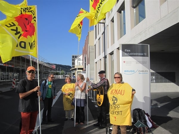 Veilles antinucléaires: les autorités de Brugg lâchent du lest