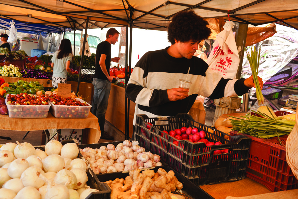 James Ferraro im Fresh Produce Street Market, Silverlake: «Der grüne Supermarkt ist ein soziales Phänomen.»