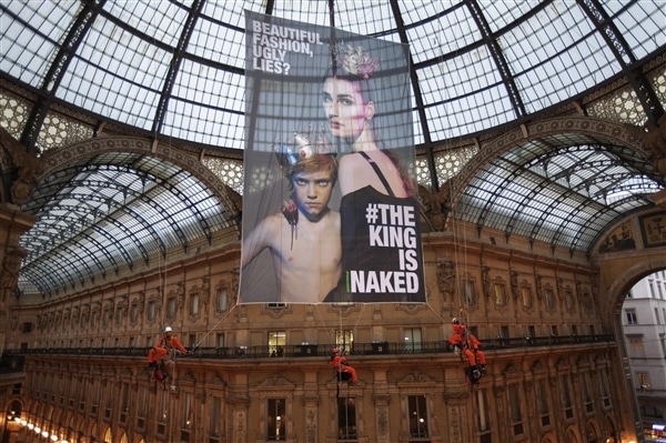 Action à Milan: une banderole de 100m2 pour exiger une mode sans produits toxiques