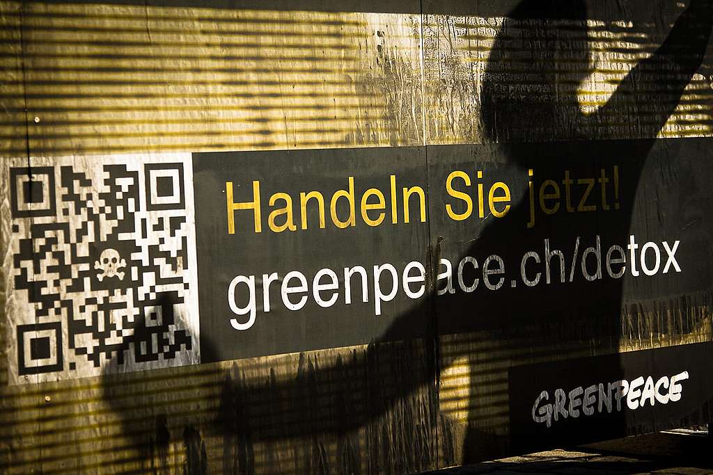 Chemikalien aus Import-Textilien belasten Schweizer Gewässer