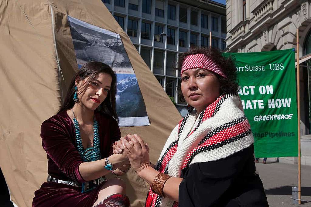 Climat: des femmes s&rsquo;unissent pour dénoncer les banques suisses