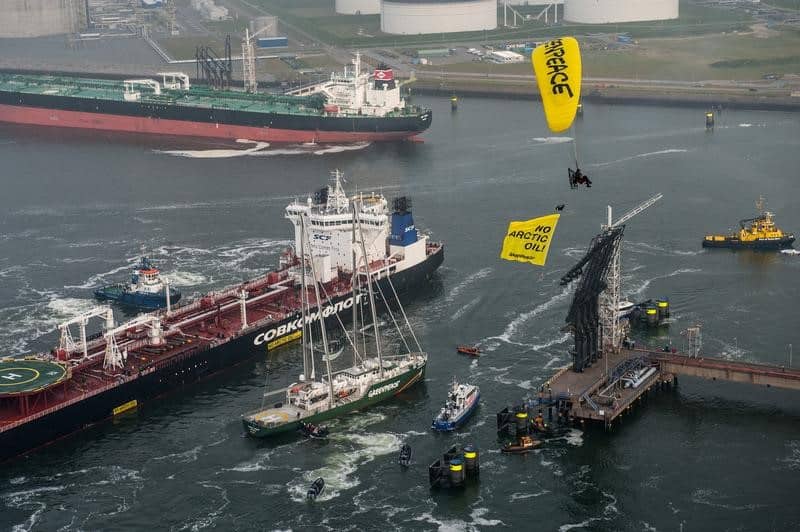Rainbow Warrior trifft auf Tanker mit erstem arktischem Öl