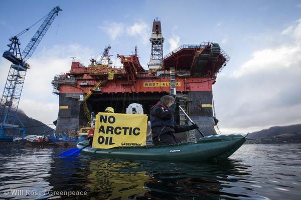 Protest an der Bohrinsel: AktivistInnen erinnern an das Unglück der Exxon Valdez