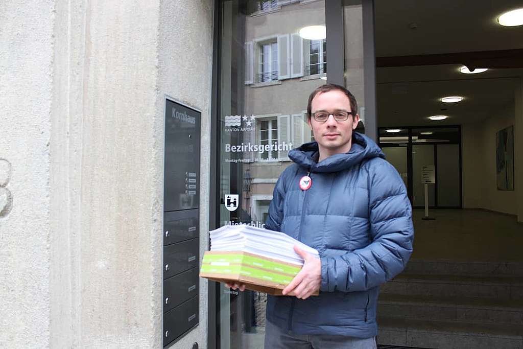 Ein dicker Stapel Protest