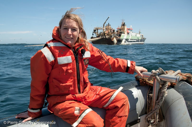 Iris Menn auf dem Greenpeace-Schiff Arctic Sunrise