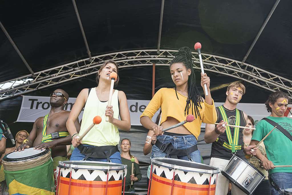 Trommel-Demo für den Schutz des Amazonas
