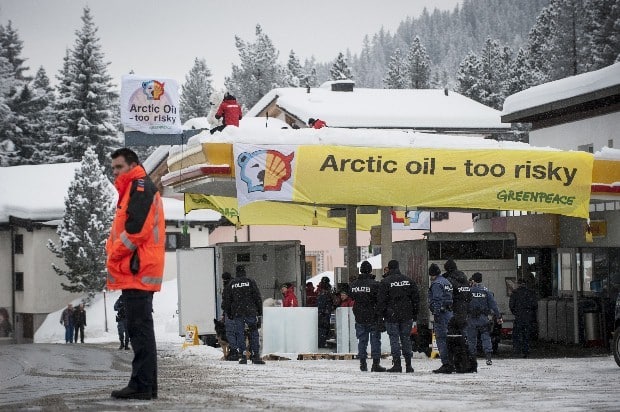 Aktivisten besetzen Shell-Tankstelle bei Davos