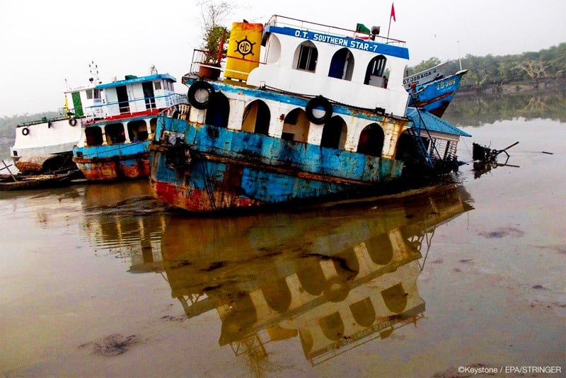 Marée noire: L&rsquo;artère vitale du Bangladesh devient un marais mortel