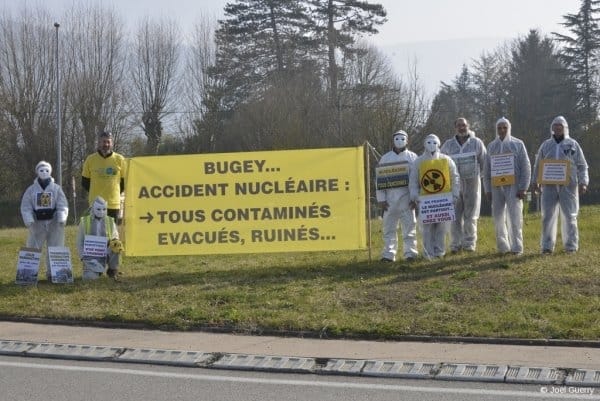 Action rond point, 8 mars 2014, Photo de Joël Guerry de Stop Bugey