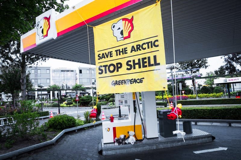 Stop Shell – Save the Arctic: des militants Greenpeace ont bloqué toutes les stations Shell de Zurich