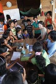 Eine indonesisch-englisch Stunde mit Teluk Meranti Kindern Eine indonesisch-englisch Stunde mit Teluk Meranti Kindern