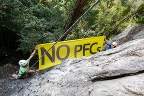 Les usines chimiques polluent la planète avec les PFC