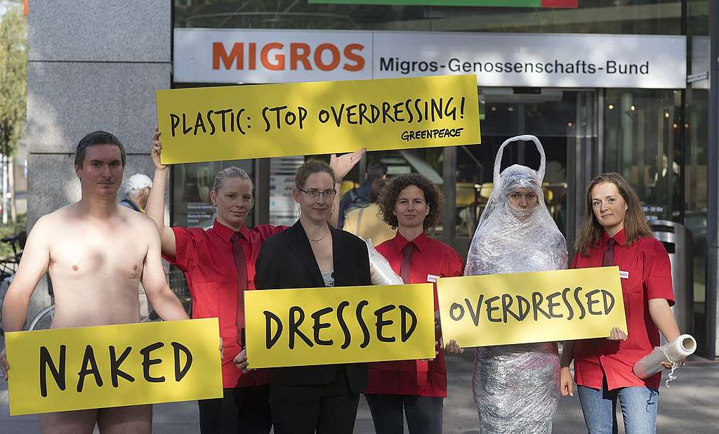 Verpackungsflut: «Stop Overdressing!»