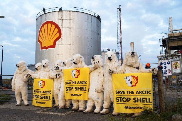 Action dans une raffinerie Shell