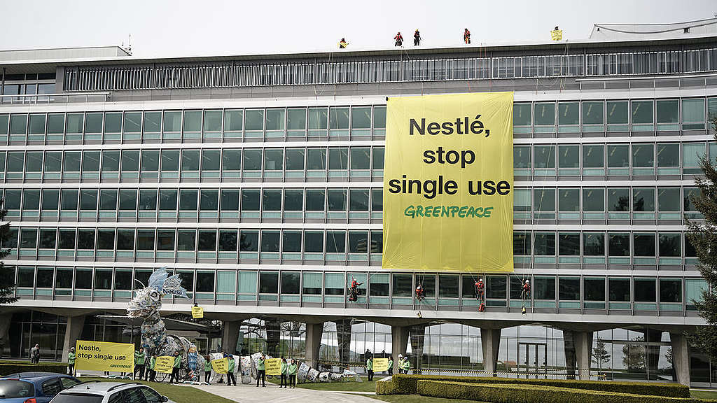 Annonces de Nestlé sur le climat et le plastique: une évolution positive, mais le chemin reste long