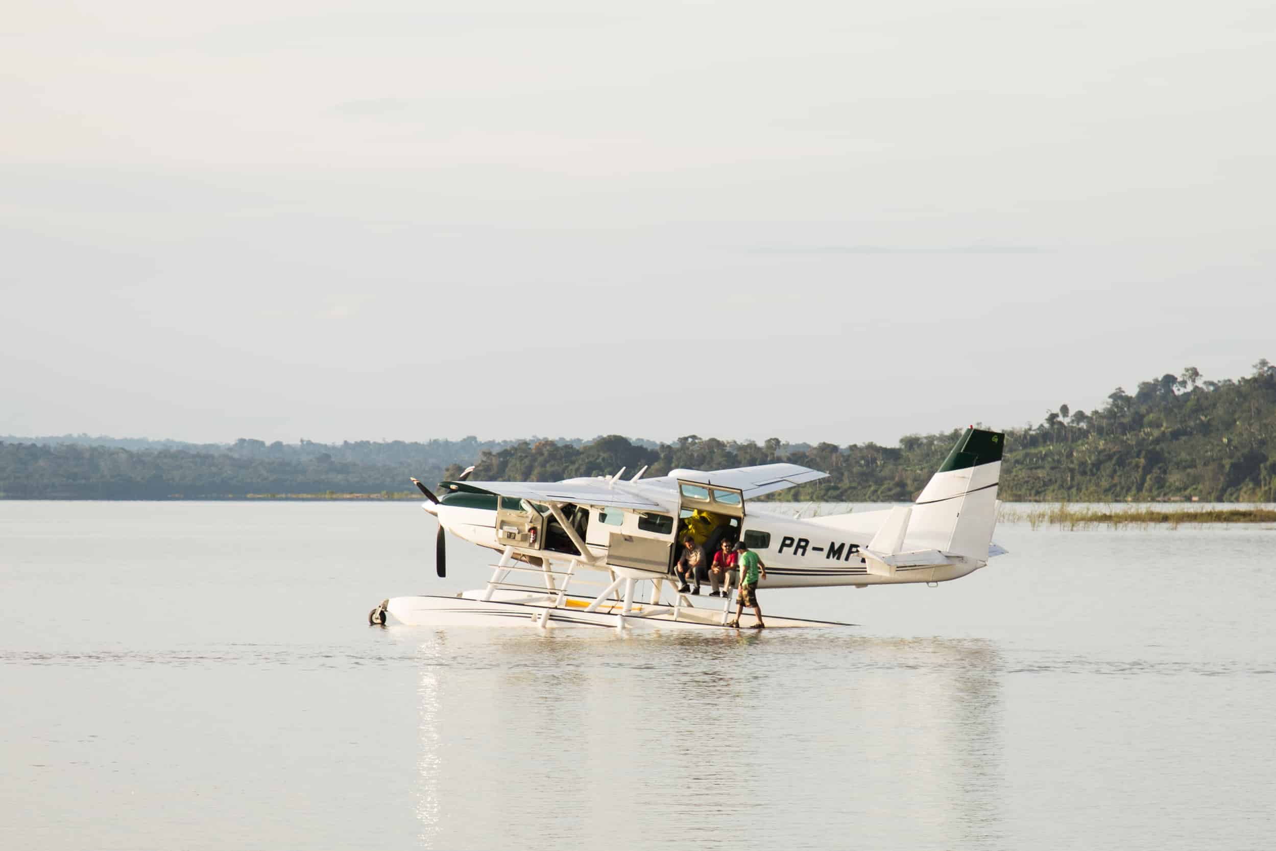Überflug über den Tapajos Fluss im brasilianischen Amazonas-Gebiet mit dem neuen Greenpeace Wasserflugzeug, einer Cessna 208 mit 10 Sitzen. © Jannes Stoppel / Greenpeace