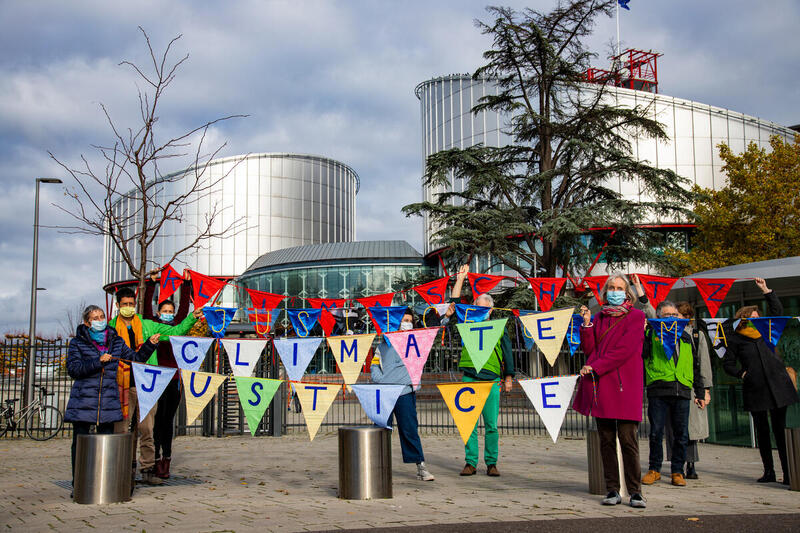 KlimaSeniorinnen kündigen in Strassburg ihre Klimaklage an