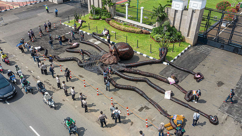 Oligarchy Monster Action in Jakarta. © Rivan Hanggarai / Greenpeace