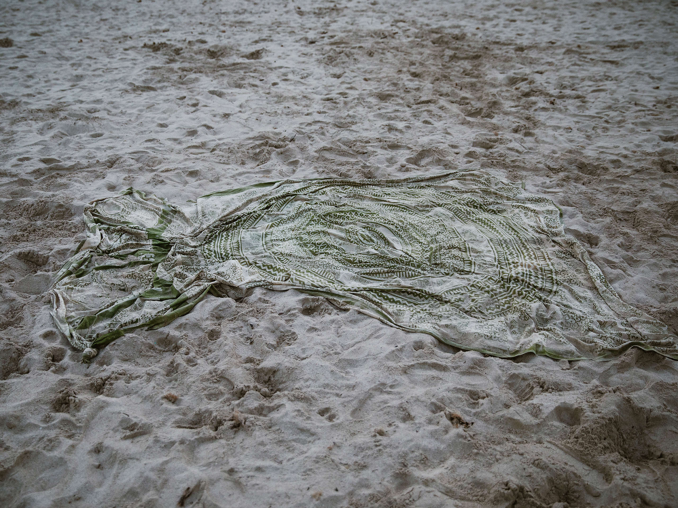 Sous la plage, les rochers