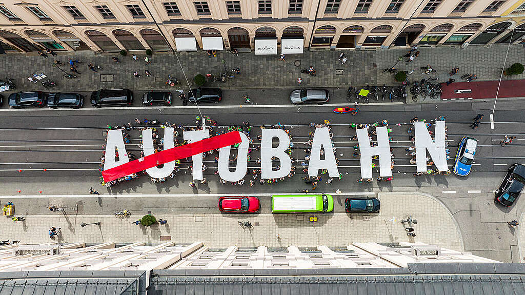 72&rsquo;000 signatures contre les extensions autoroutières