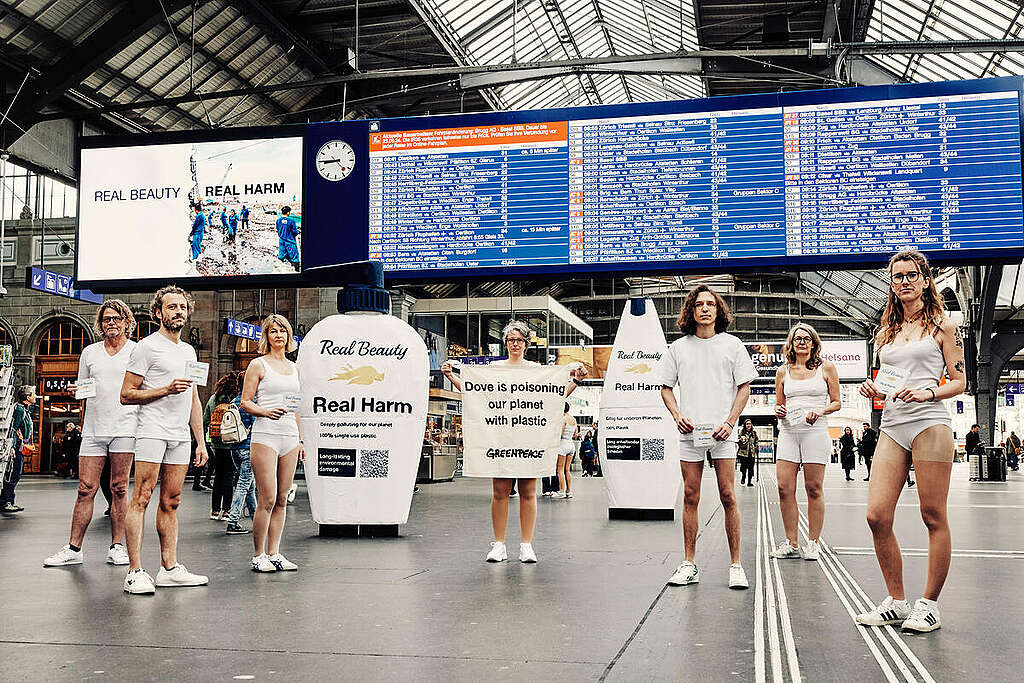 Plastique : l’hypocrisie de Dove dénoncée ce matin à Zurich