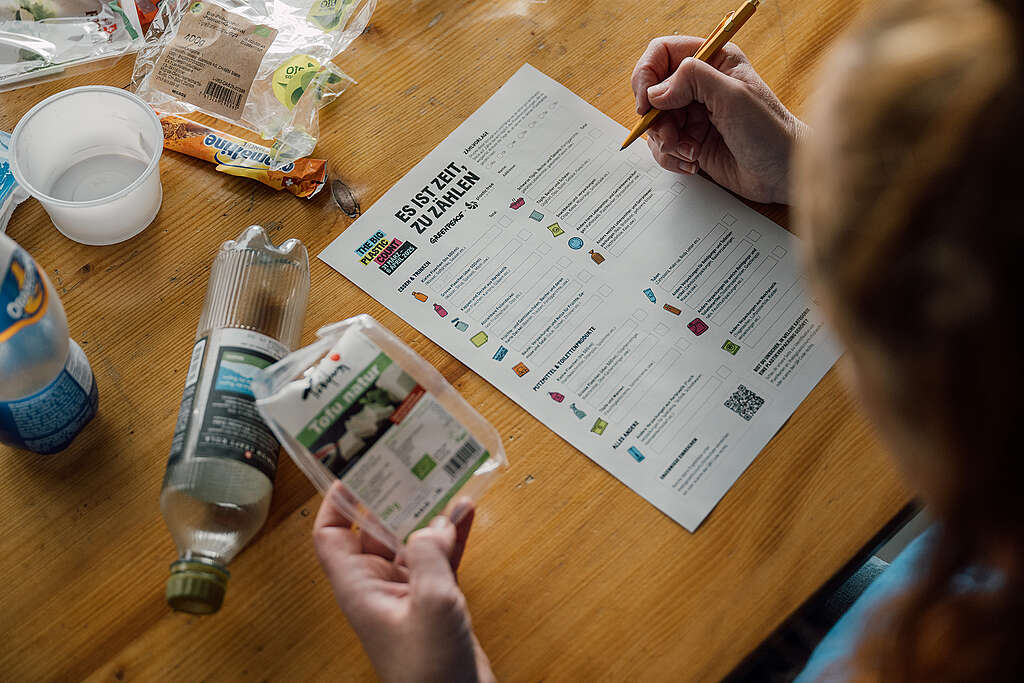 Premiere in der Schweiz: Die Kampagne The Big Plastic Count zur Ermittlung des eigenen Plastik-Fussabdrucks