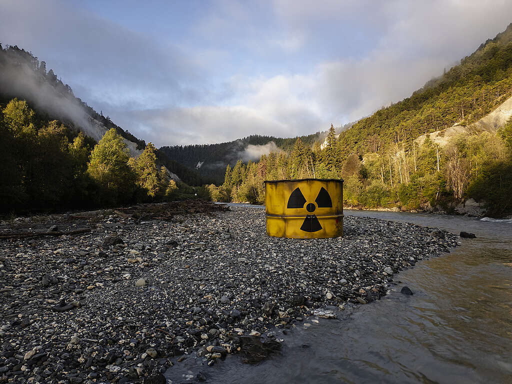 Un fût de déchets radioactif géant apparaît dans les gorges du Rhin &#8211; Défendons nos propres énergies