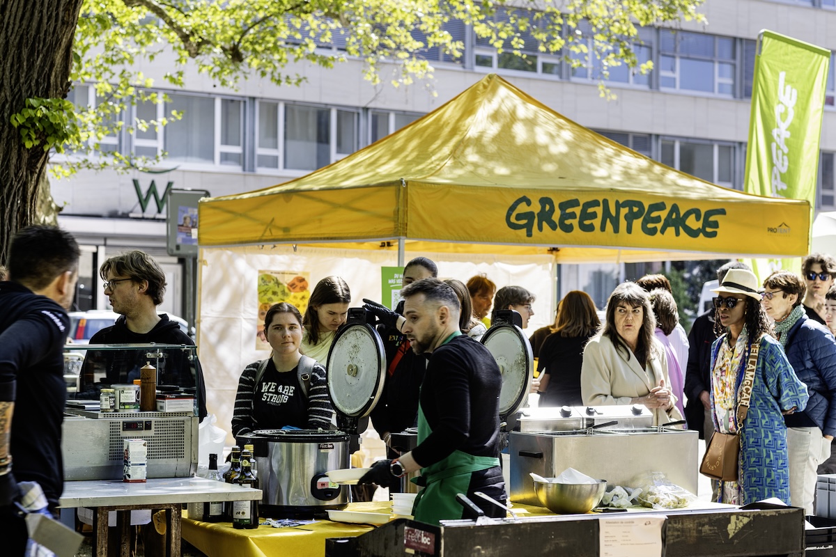Natur zu Tisch: Über 275 Personen lassen sich in Basel von veganem Essen begeistern