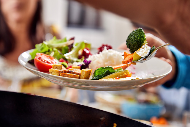 Natur zu Tisch: Plant-Based Universities Basel und Greenpeace Schweiz laden zur Degustation ein