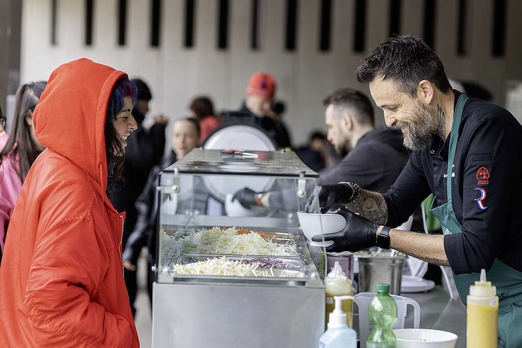 Grande successo dell’iniziativa Natur’a tavola: più di 300 persone a Lugano per degustare un pasto 100% vegetale