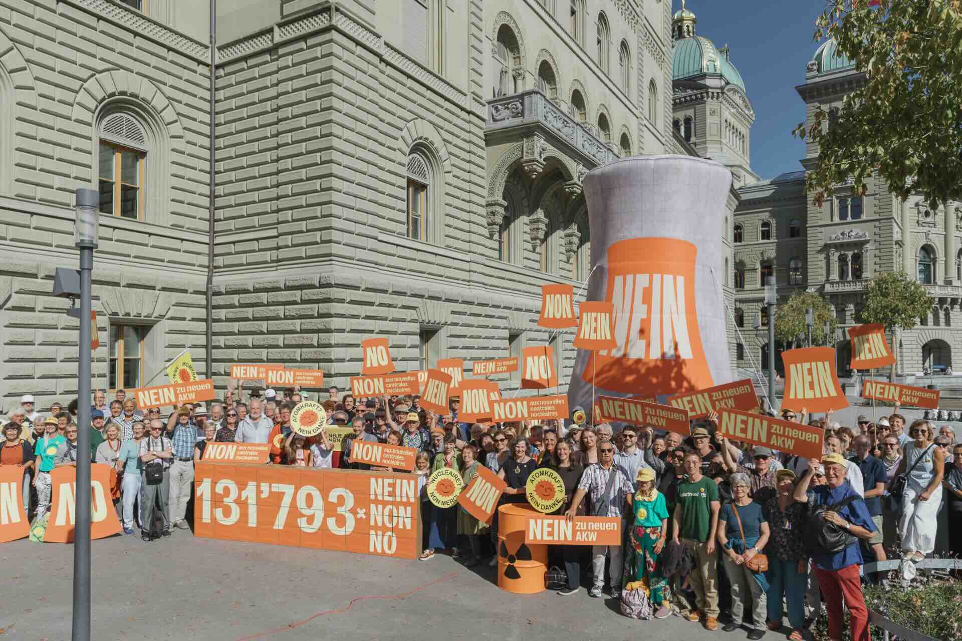Über 130’000 Unterschriften in Bern eingereicht: Gemeinsam gegen die Rückkehr zur Atomenergie!